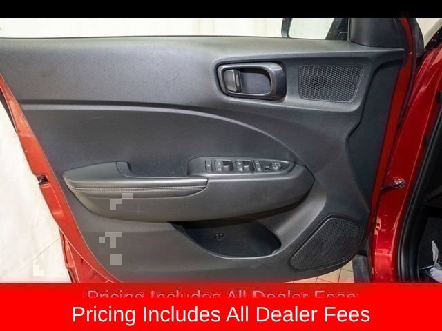 Used 2024 Hyundai Venue Limited FWD image 11