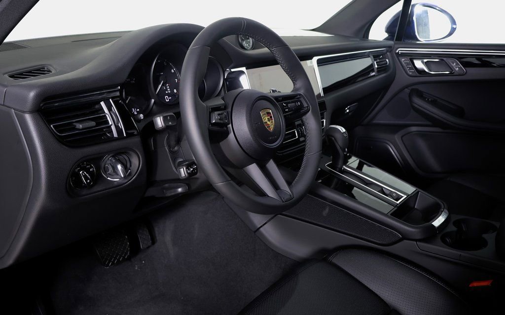 Used 2025 Porsche Macan image 4