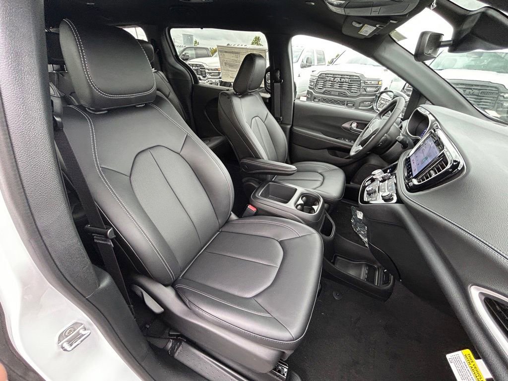 New 2026 Chrysler Pacifica Select image 31