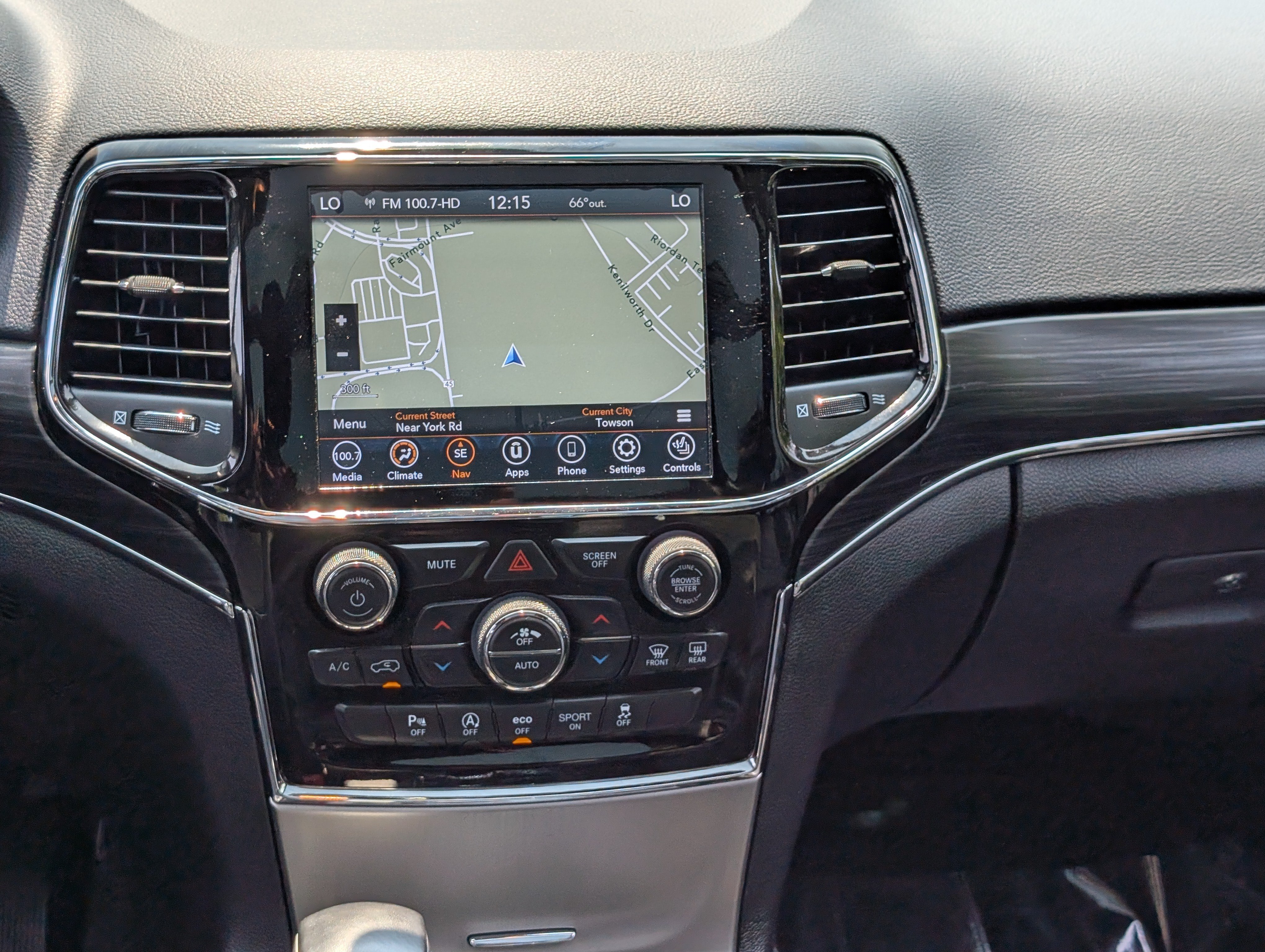 Used 2020 Jeep Grand Cherokee Limited w/ Luxury Group II AWD/4WD image 19