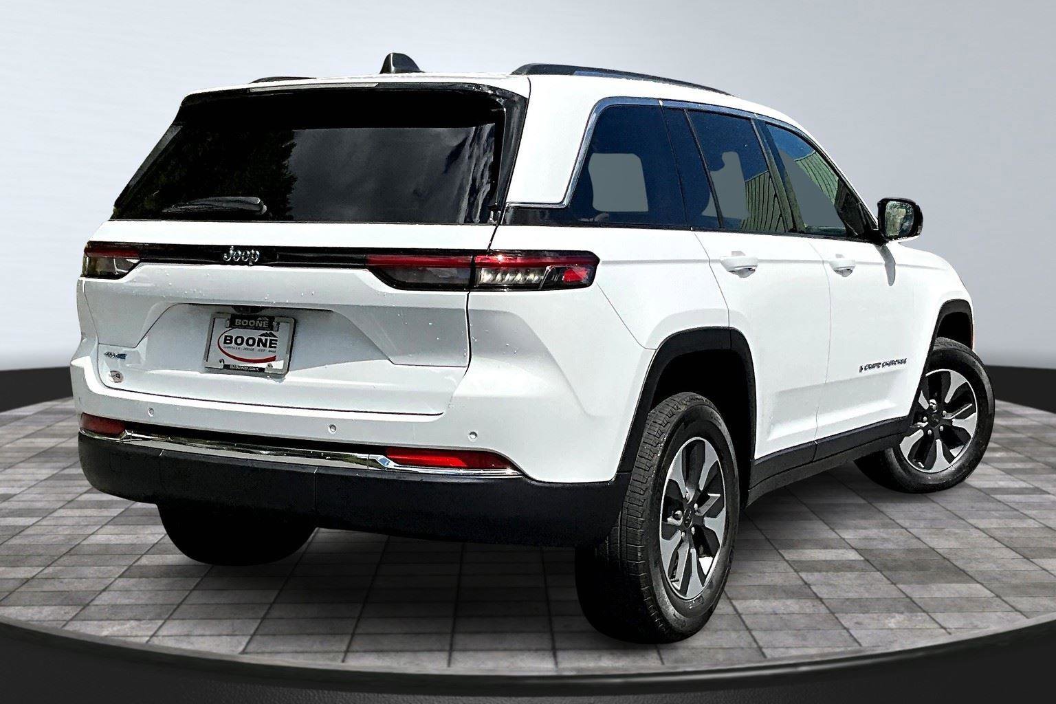 Used 2023 Jeep Grand Cherokee 4WD 4xe image 14