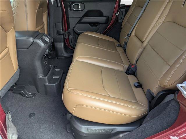 Used 2021 Jeep Wrangler Unlimited Sahara w/ Cold Weather Group AWD/4WD image 18