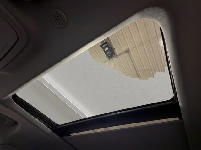 Used 2023 Ford Explorer XLT w/ Equipment Group 202A image 3