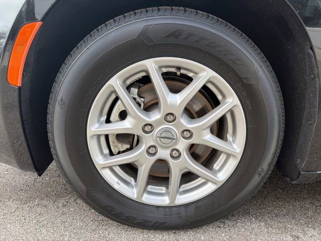 Used 2024 Chrysler Voyager LX image 9