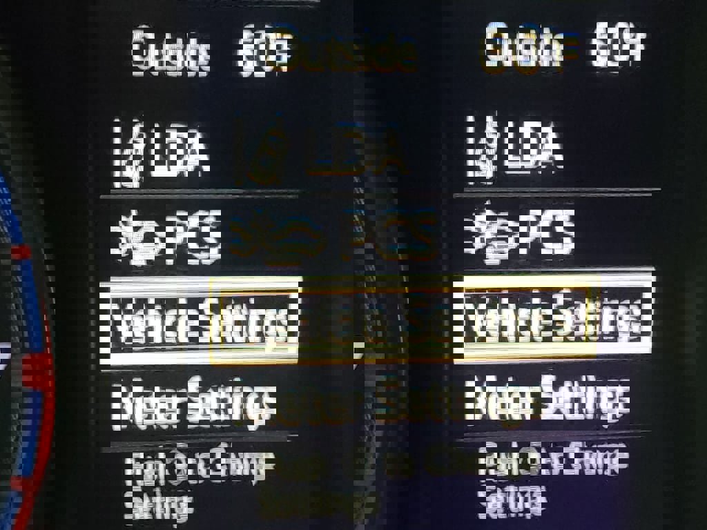 Used 2018 Toyota RAV4 LE image 21