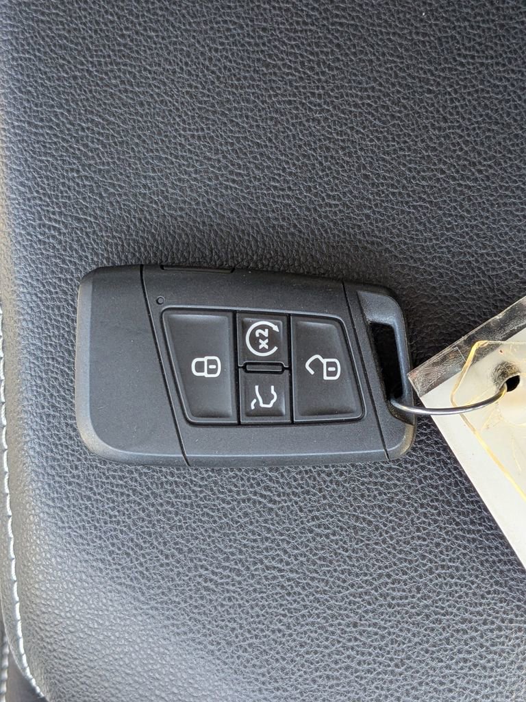 Used 2026 Volkswagen Jetta SE FWD image 30