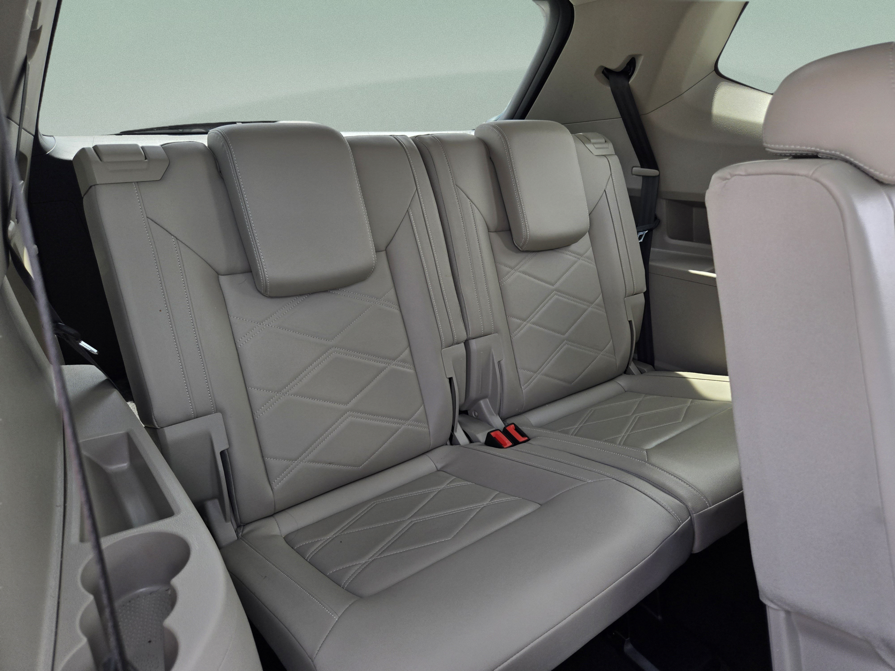 Used 2024 Volkswagen Atlas SE w/ Panoramic Sunroof Package AWD/4WD image 27