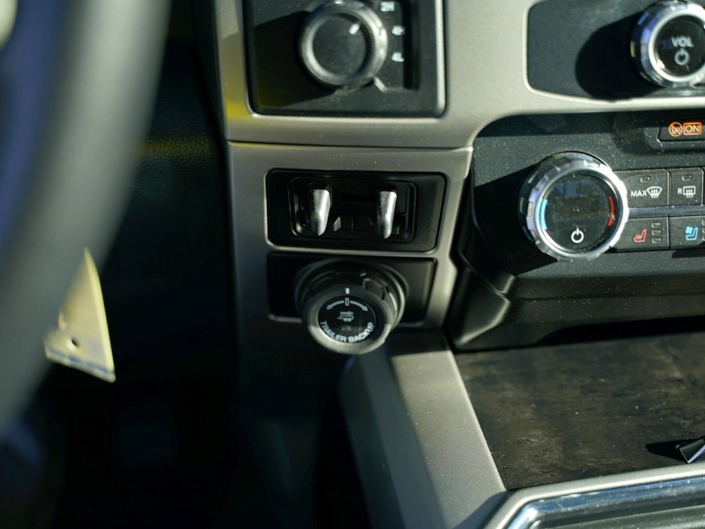 Used 2022 Ford F250 Lariat w/ Chrome Package image 18