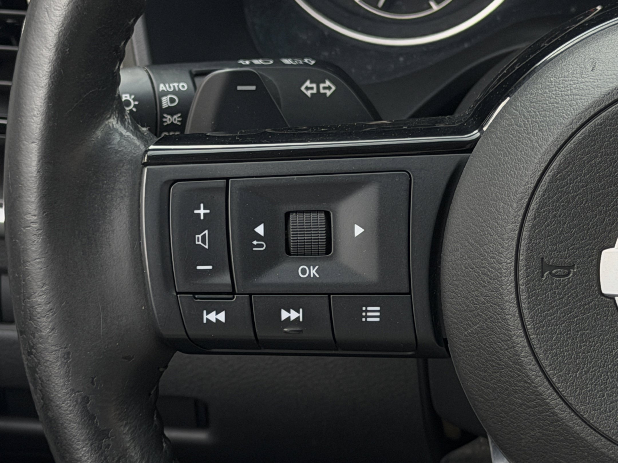 Used 2021 Nissan Rogue SL AWD/4WD image 13