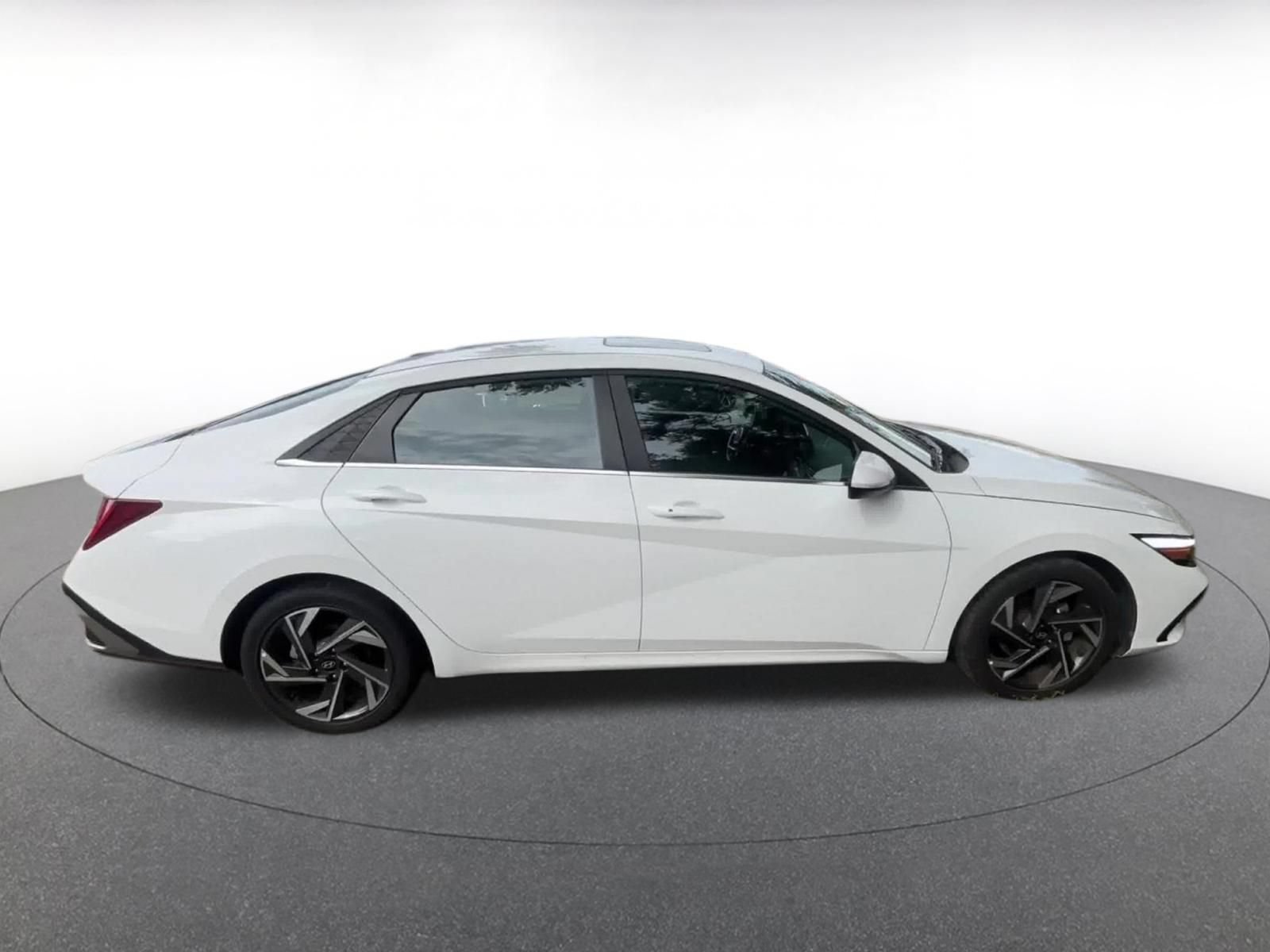 Used 2025 Hyundai Elantra SEL FWD image 16