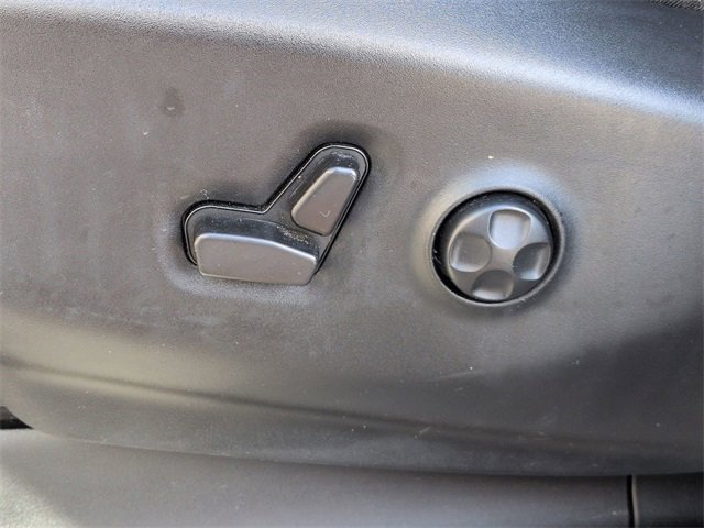 Used 2024 Chrysler Pacifica Touring-L image 13