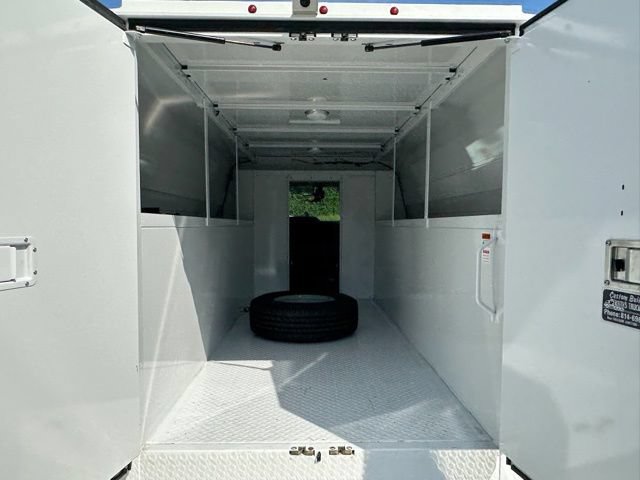 New 2027 Ford E-350 and Econoline 350 Super Duty w/ Interior Upgrade Package RWD image 26