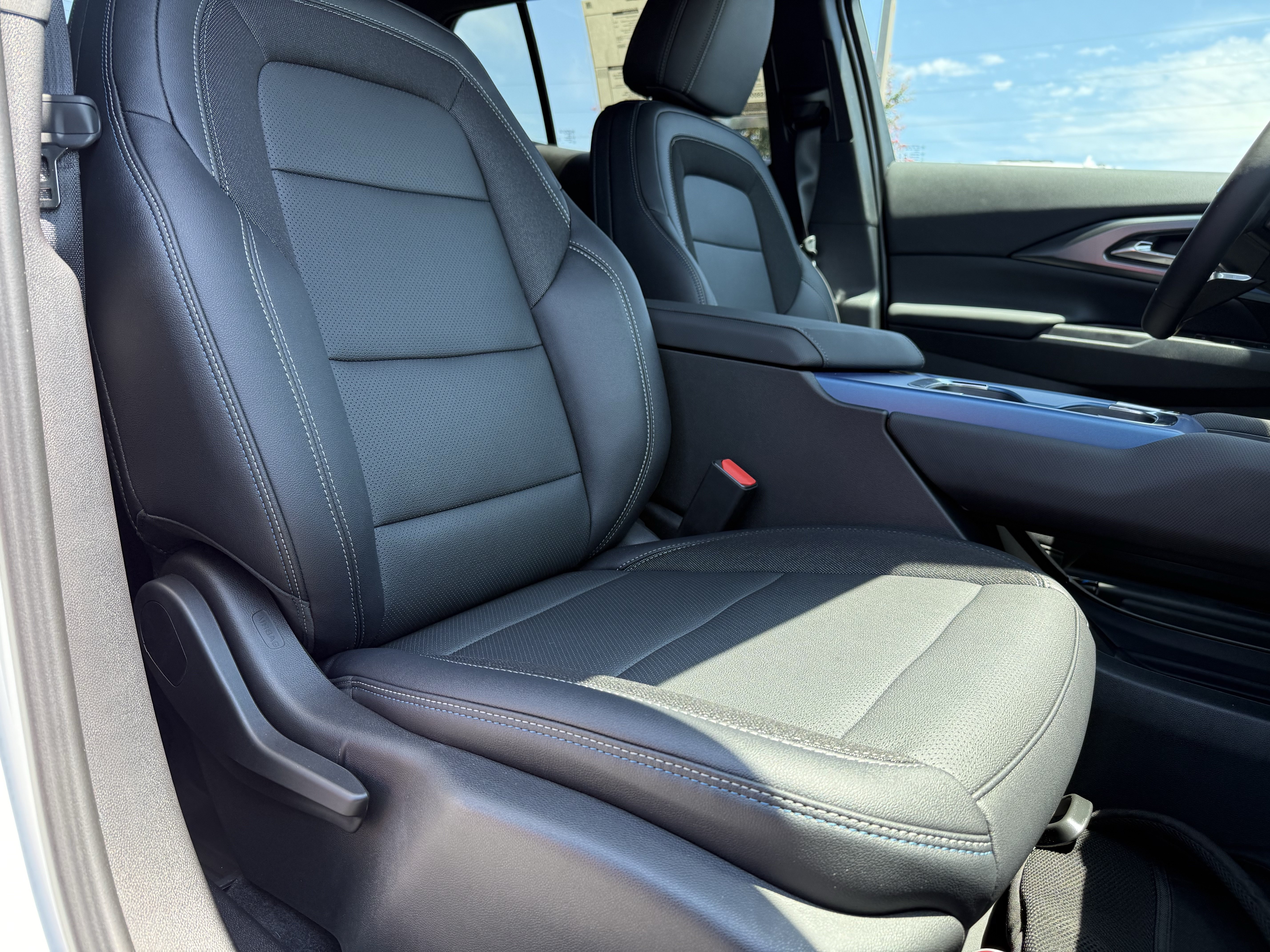 New 2026 Chevrolet Equinox EV LT FWD image 29