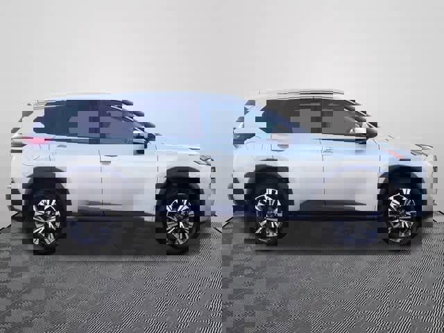 Used 2023 Nissan Rogue SV image 4