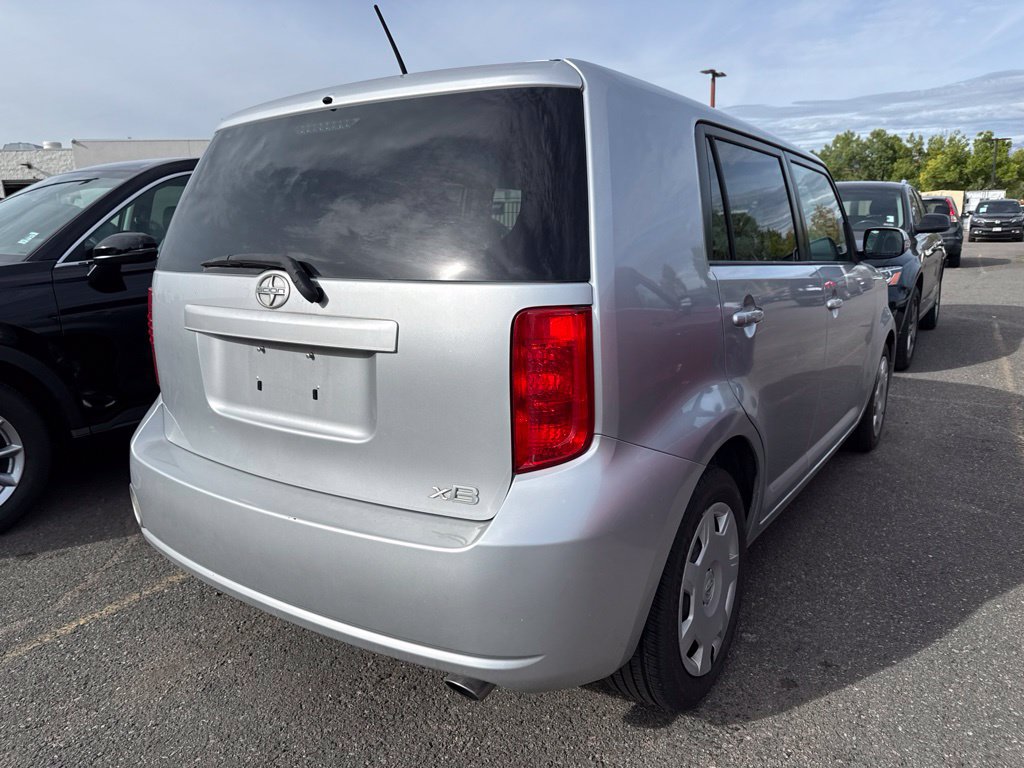 Used 2008 Scion xB FWD image 2