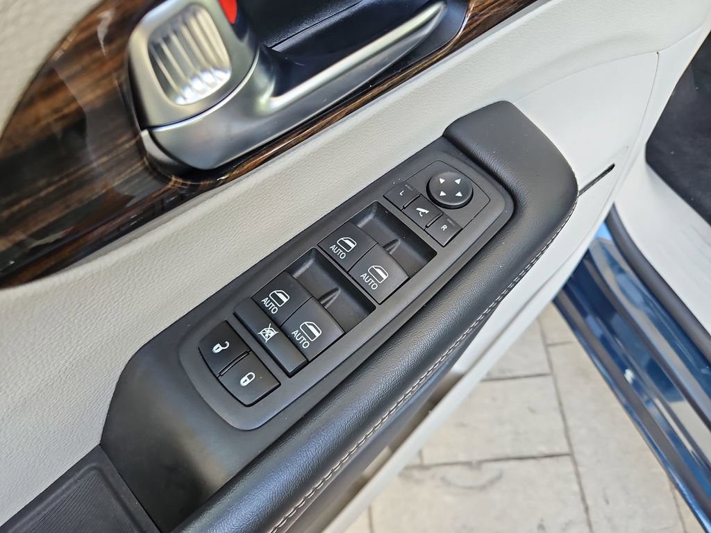 Used 2022 Chrysler Pacifica Limited image 29