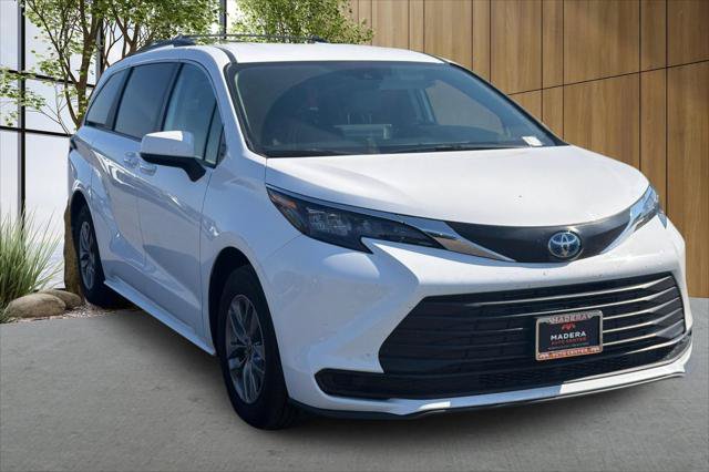 Certified 2024 Toyota Sienna LE AWD/4WD image 1