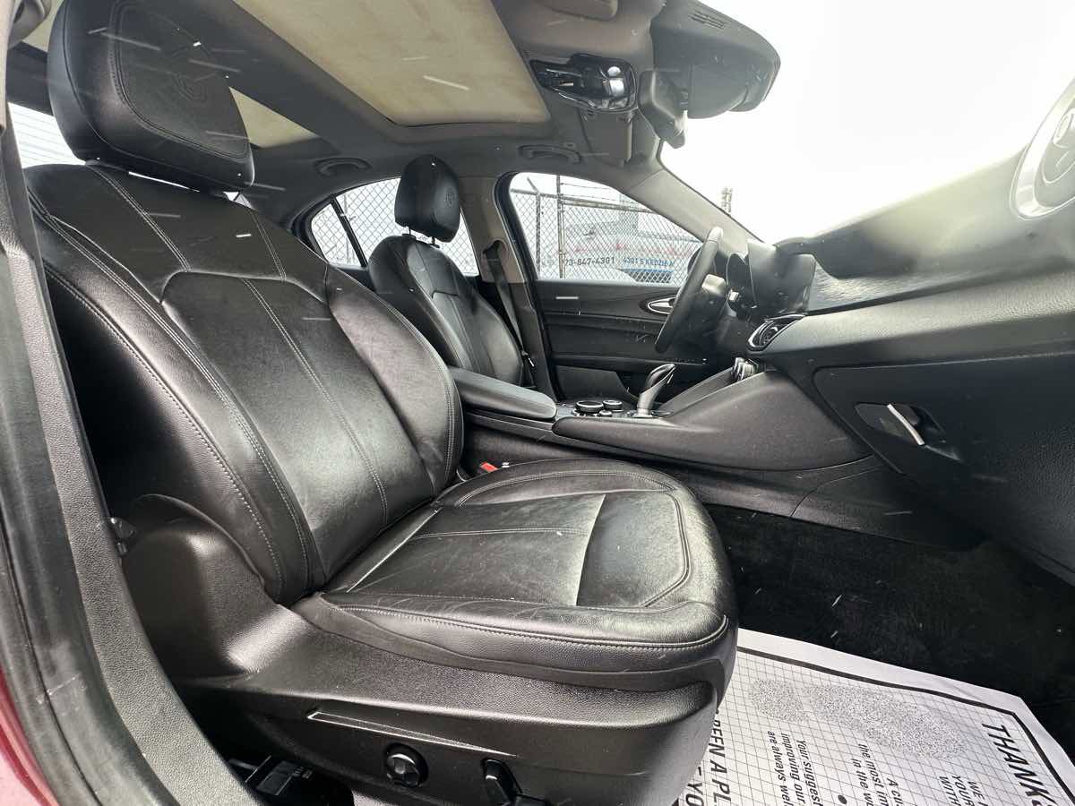 Used 2017 Alfa Romeo Giulia AWD image 27