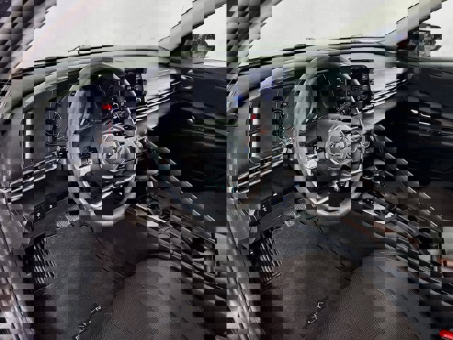 Used 2021 Hyundai Elantra SE image 9