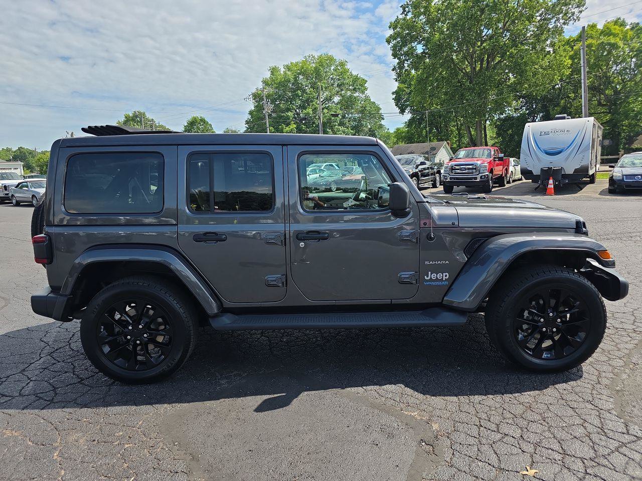 Used 2021 Jeep Wrangler Unlimited Sahara w/ Cold Weather Group AWD/4WD image 21