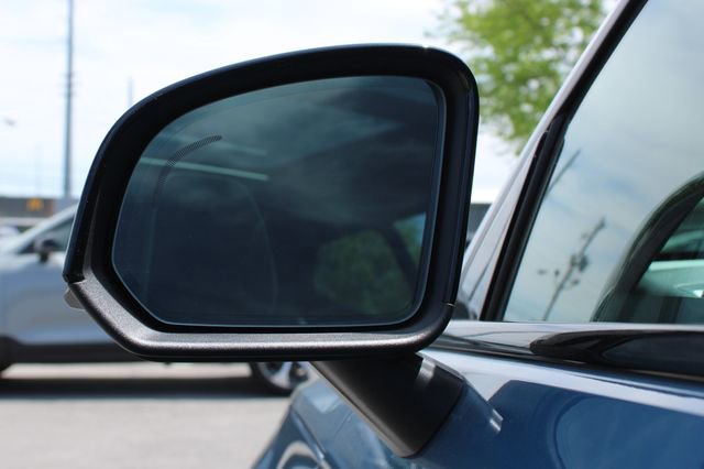 Used 2025 Volvo XC40 B5 Plus image 8