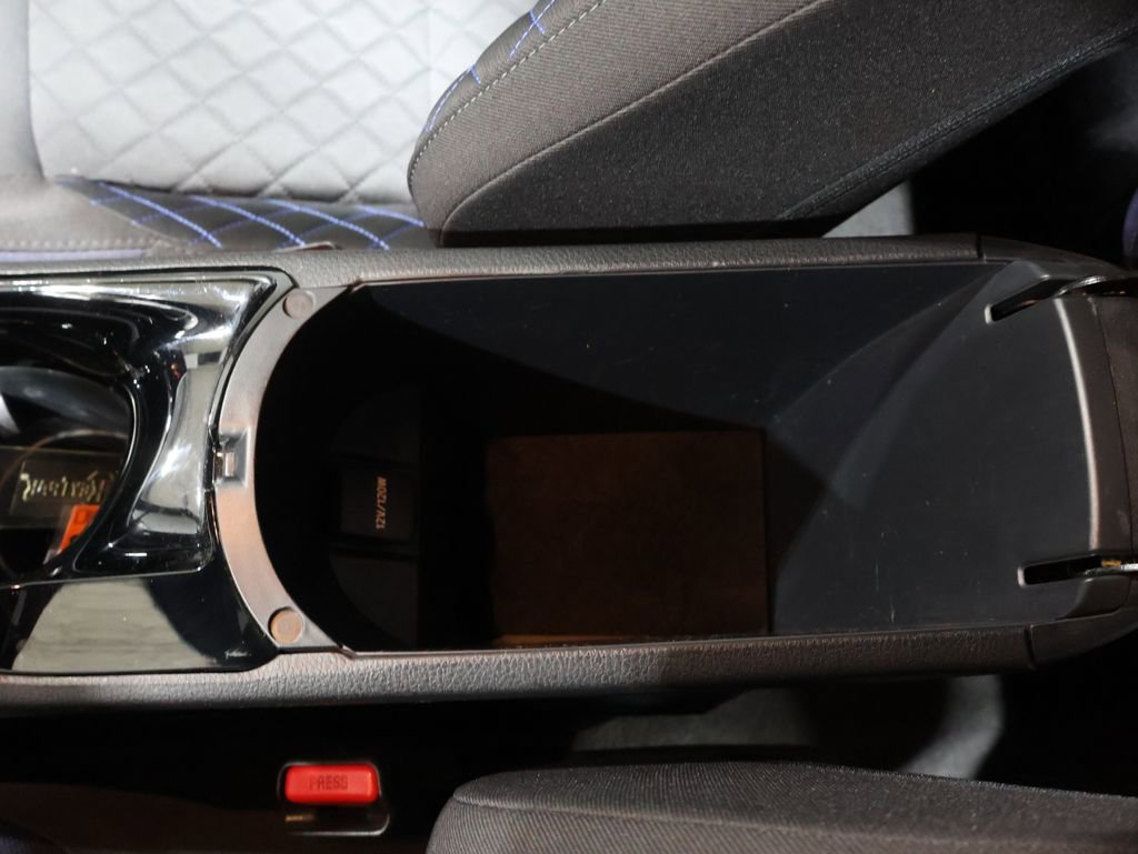 Used 2022 Toyota C-HR XLE image 30