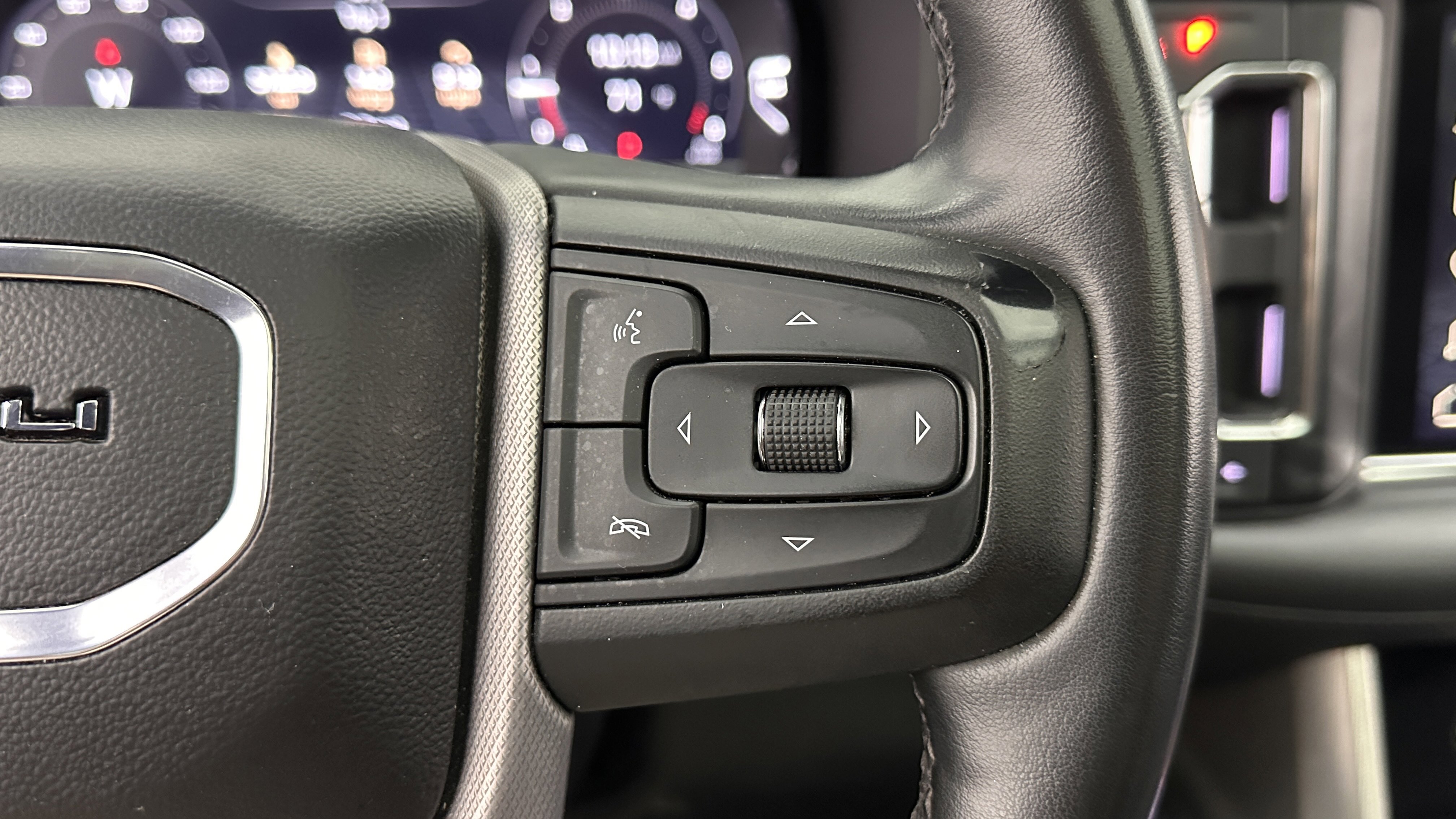 Used 2023 GMC Yukon XL Denali RWD image 18