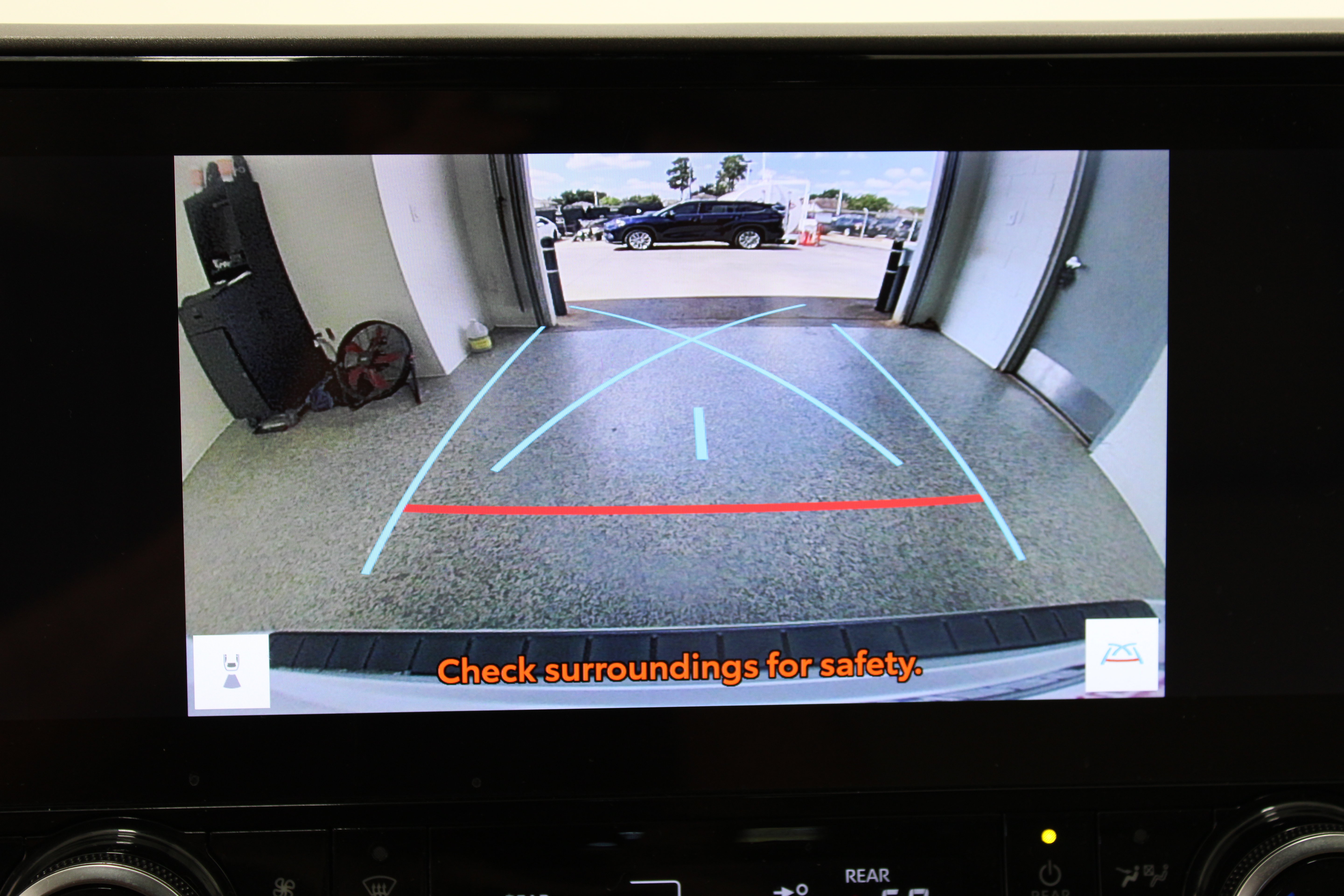 Used 2023 Toyota Highlander Limited FWD image 21