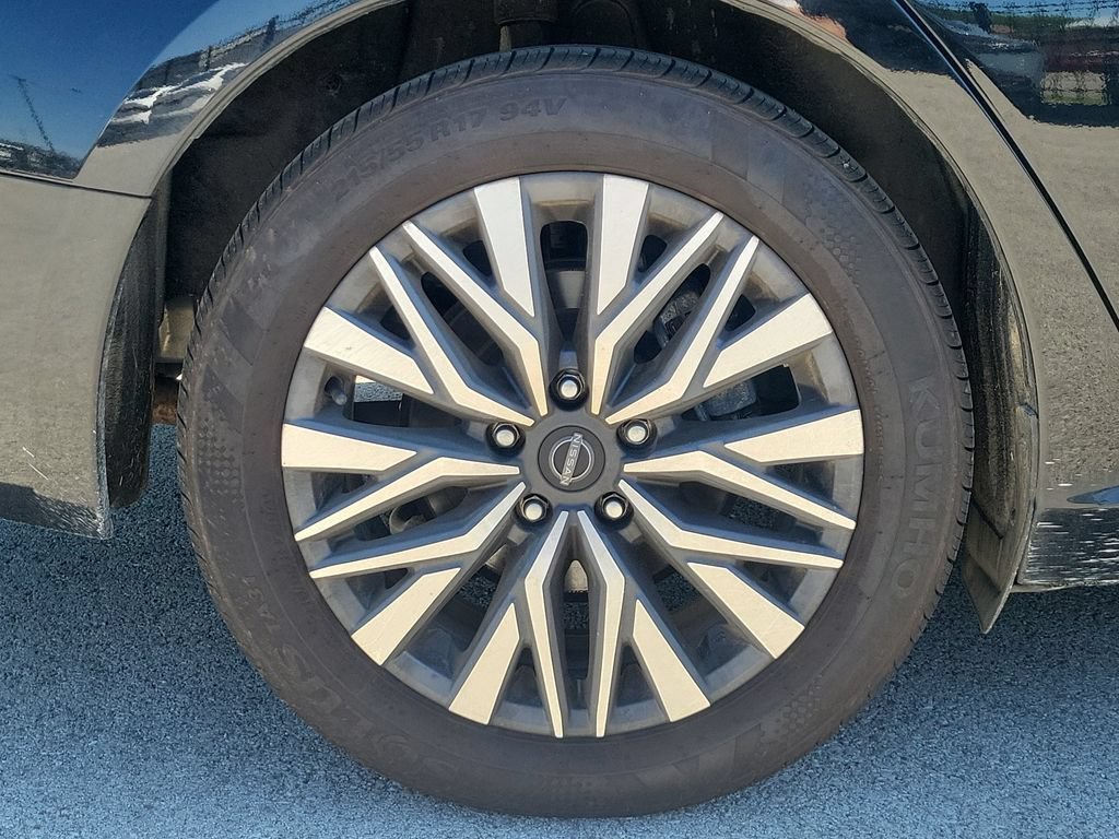 Used 2025 Nissan Altima 2.5 SV FWD image 5