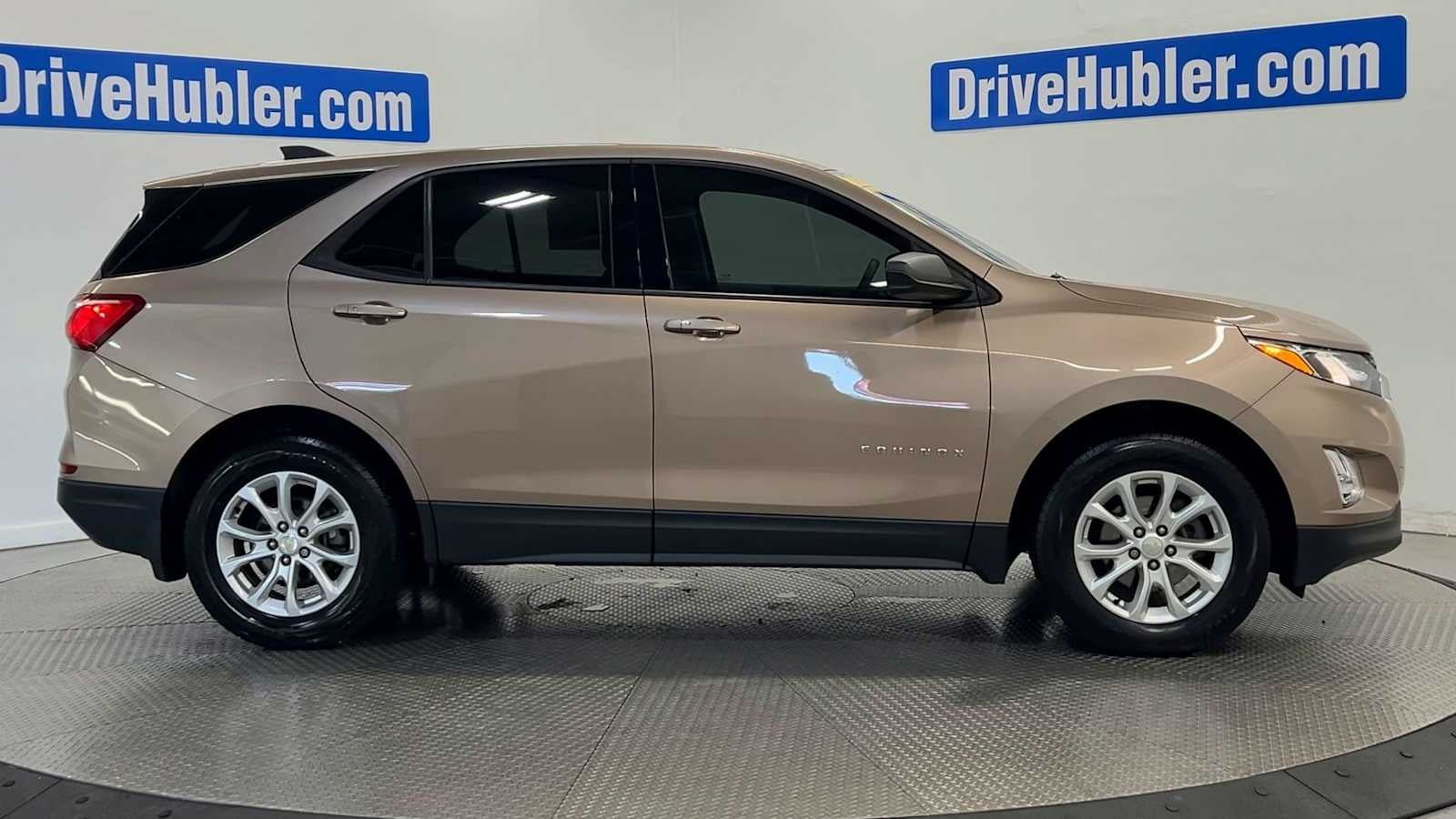 Used 2019 Chevrolet Equinox LS w/ LS Convenience Package AWD/4WD image 9
