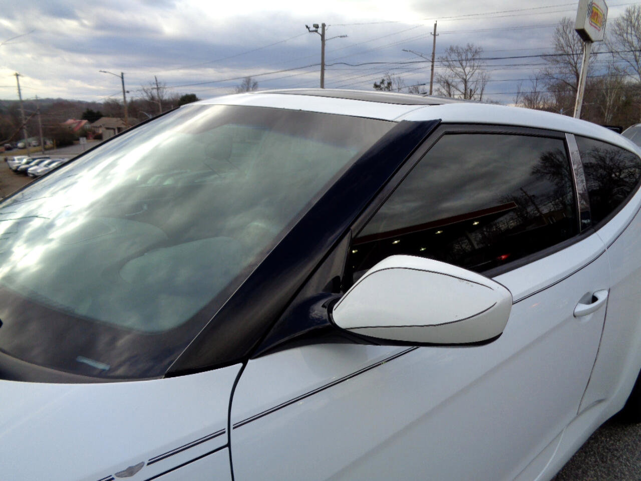 Used 2012 Hyundai Veloster Base w/ Style Pkg image 11