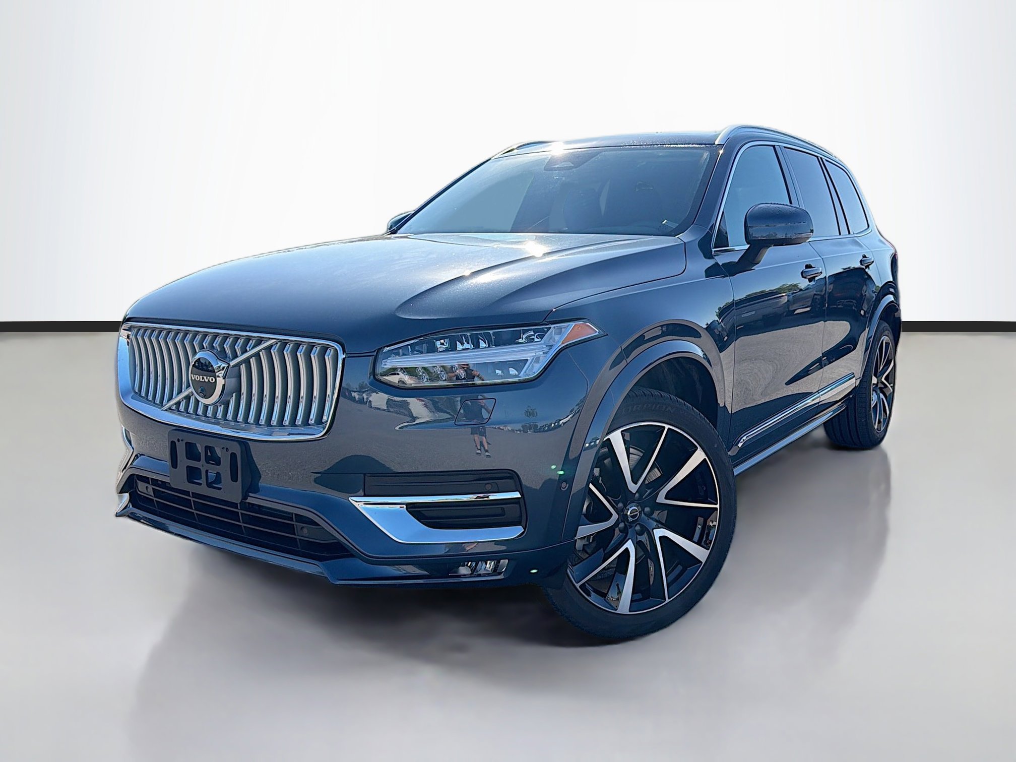 Used 2025 Volvo XC90 B5 Plus w/ Protection Package Premier AWD/4WD image 1