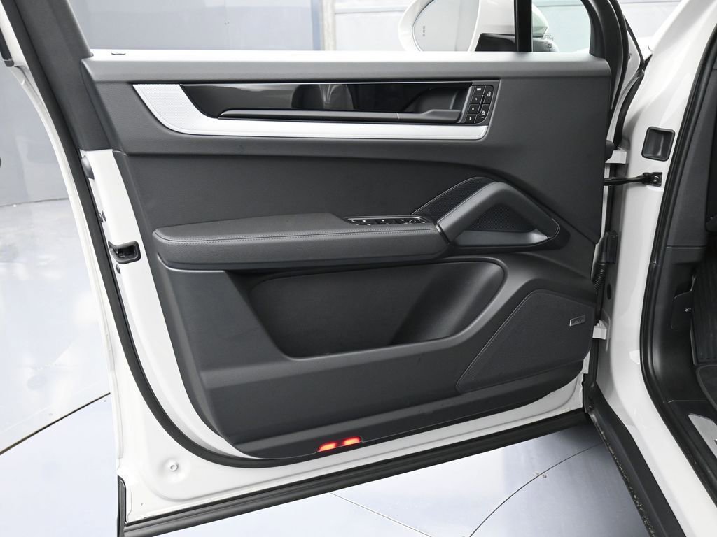 New 2026 Porsche Cayenne S image 15