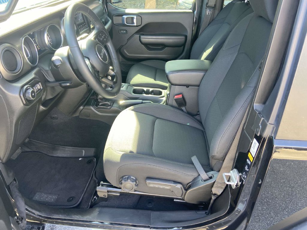 Used 2021 Jeep Wrangler Sport AWD/4WD image 9