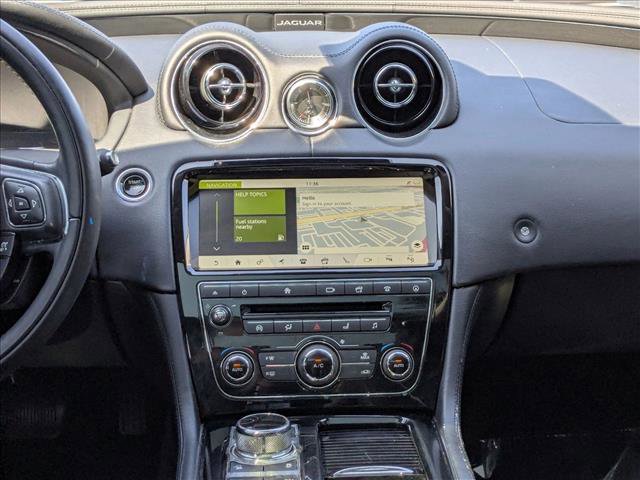 Used 2019 Jaguar XJ R-Sport image 15