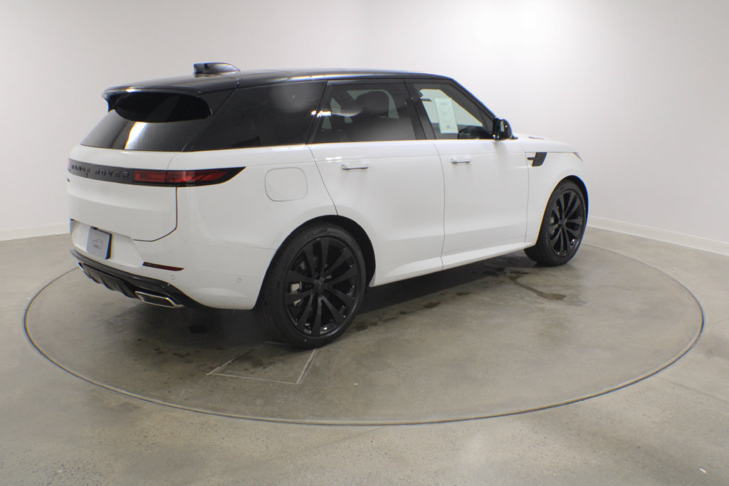 New 2026 Land Rover Range Rover Sport Dynamic SE AWD/4WD image 6
