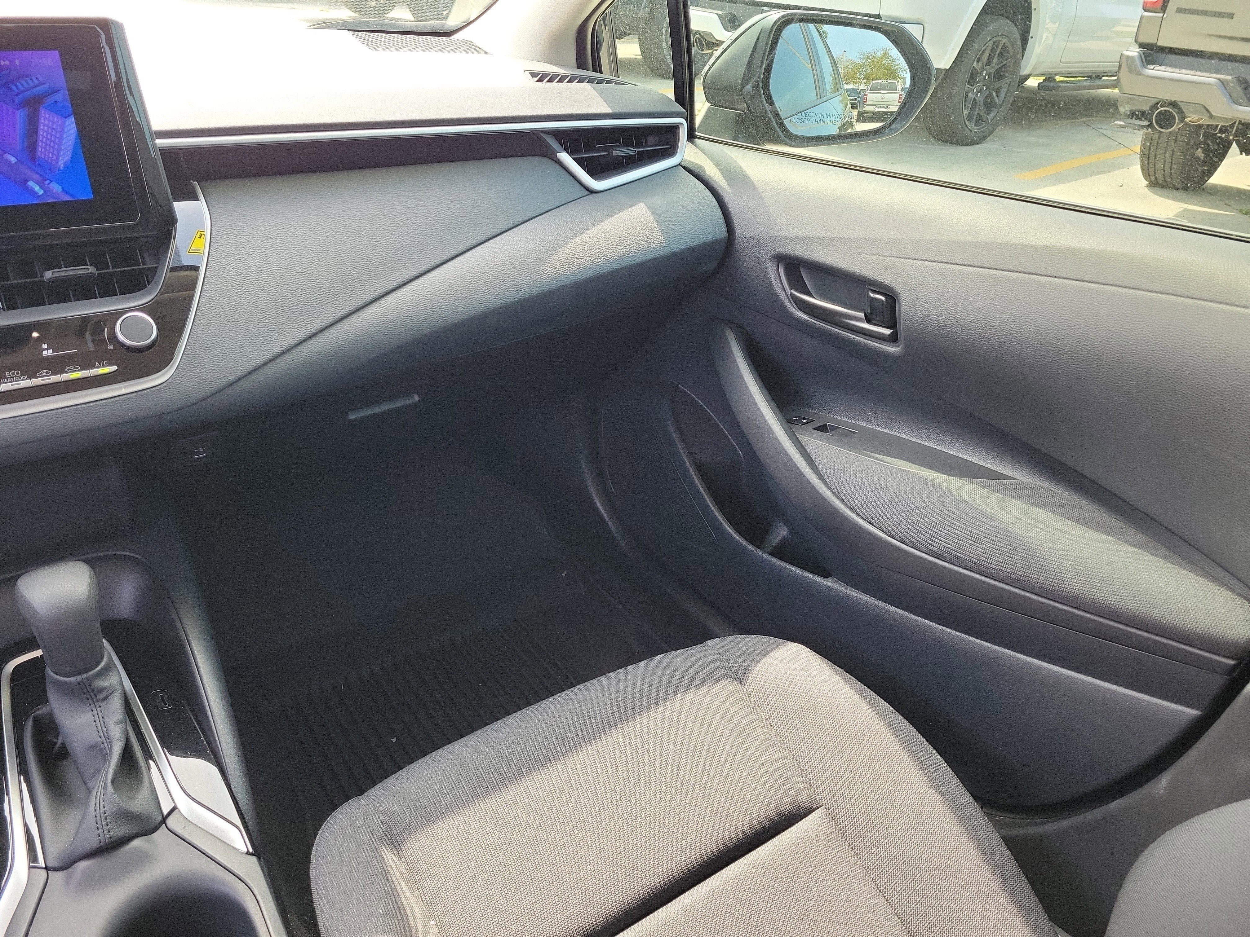 Used 2025 Toyota Corolla LE image 18