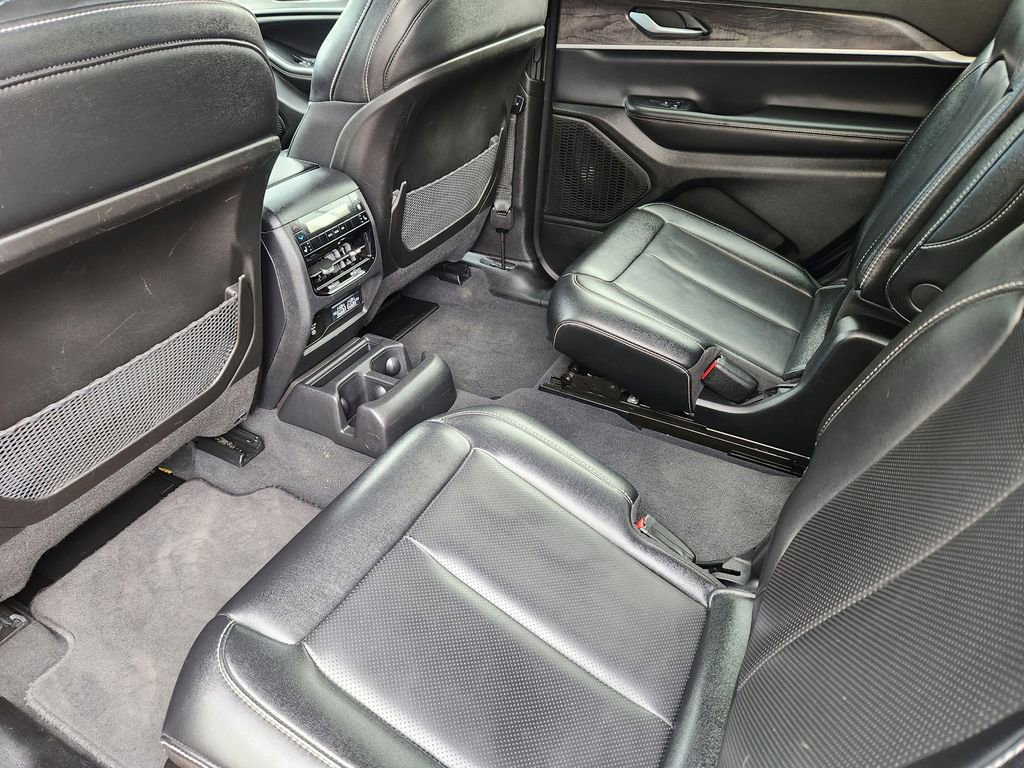 Used 2024 Jeep Grand Cherokee L Limited w/ Luxury Tech Group II image 9