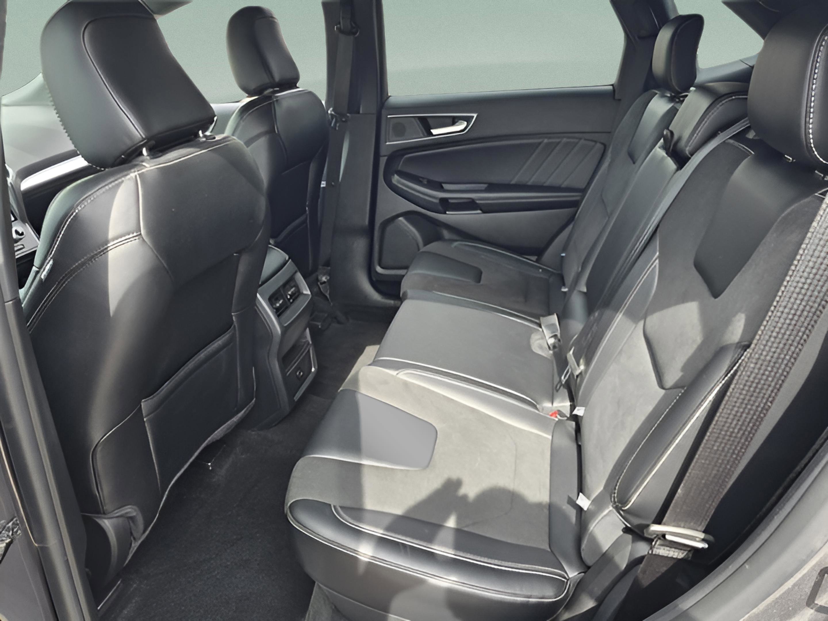 Used 2024 Ford Edge ST w/ Cold Weather Package image 7