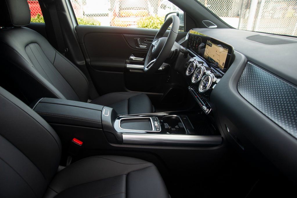 Certified 2025 Mercedes-Benz GLA 250 4MATIC image 32