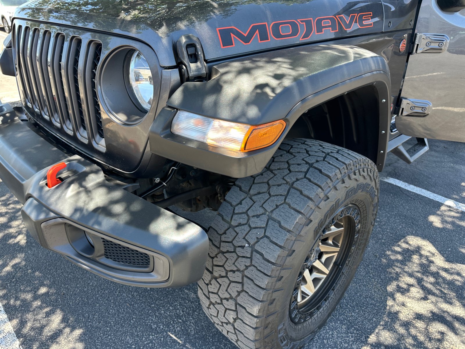 Used 2023 Jeep Gladiator Mojave AWD/4WD image 9