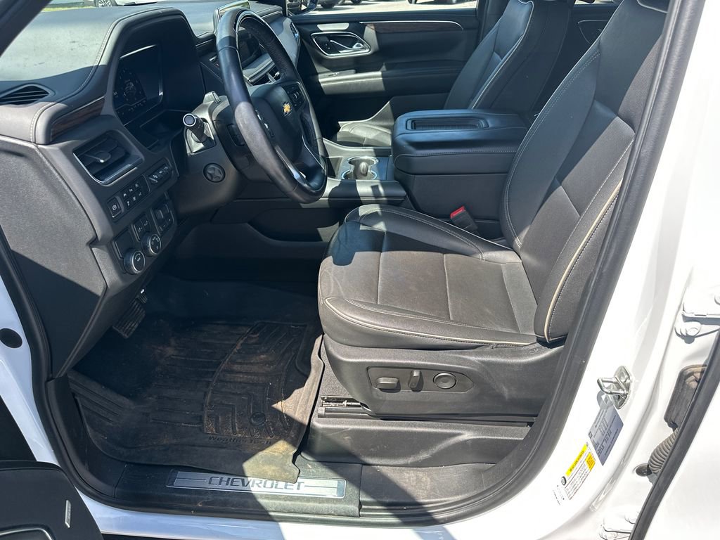 Used 2023 Chevrolet Suburban Premier w/ Advanced Technology Package RWD image 9