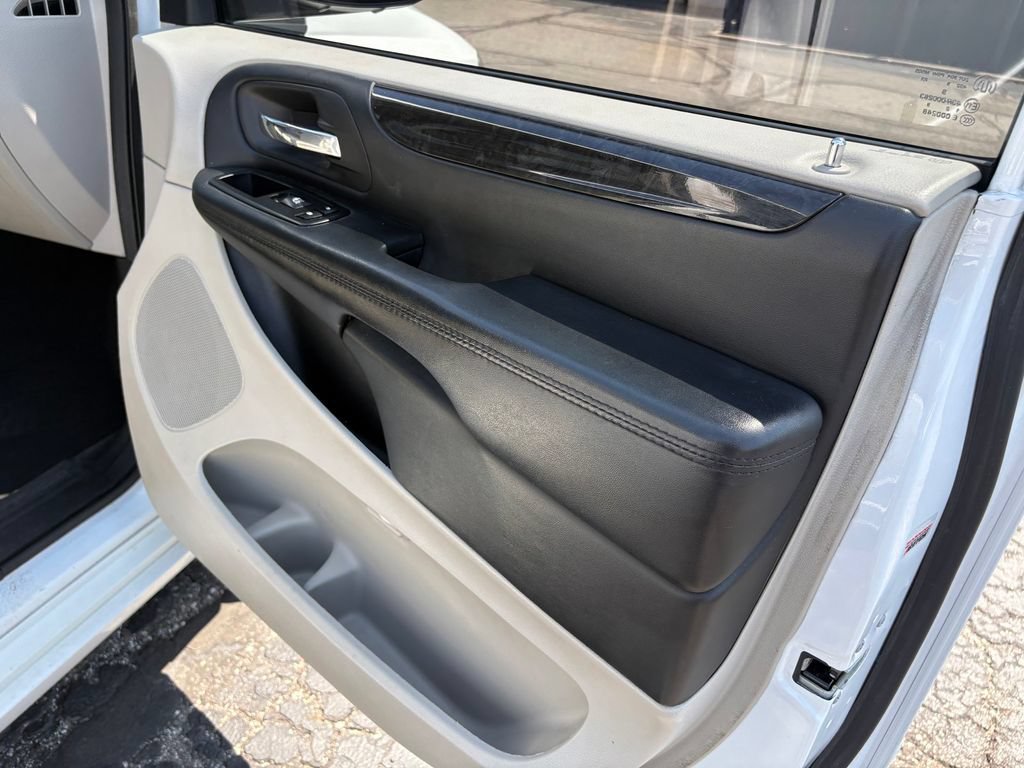 Used 2017 Dodge Grand Caravan SE w/ Power Window Group FWD image 11
