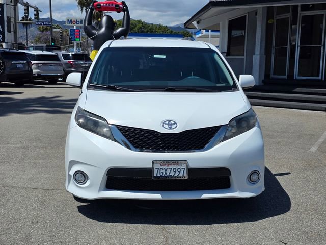 Used 2014 Toyota Sienna SE FWD image 2