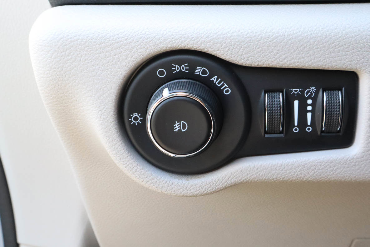 Used 2023 Chrysler Pacifica Touring-L FWD image 16