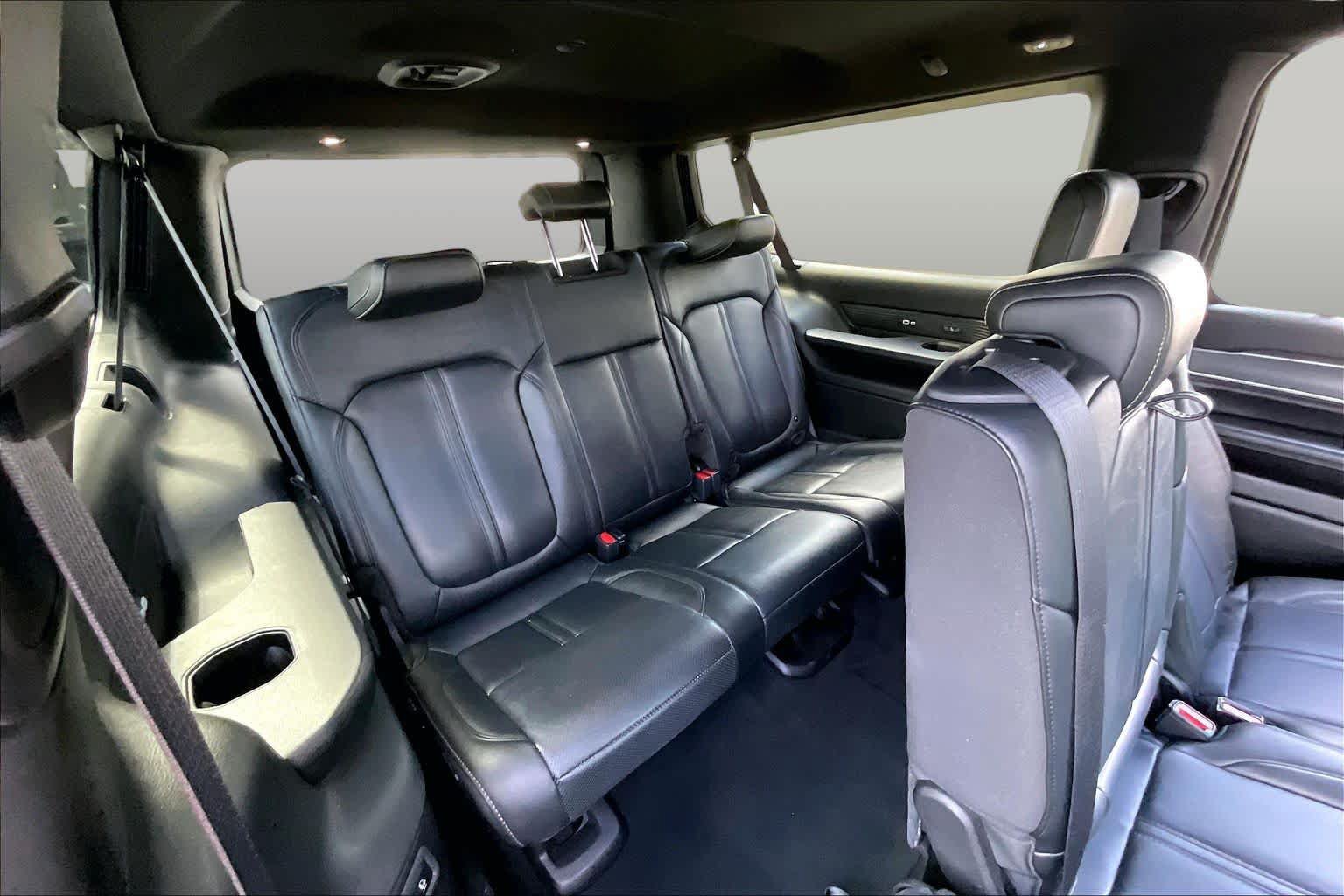 Used 2025 Jeep Wagoneer L Series II w/ 8-pass Seating Package AWD/4WD image 34