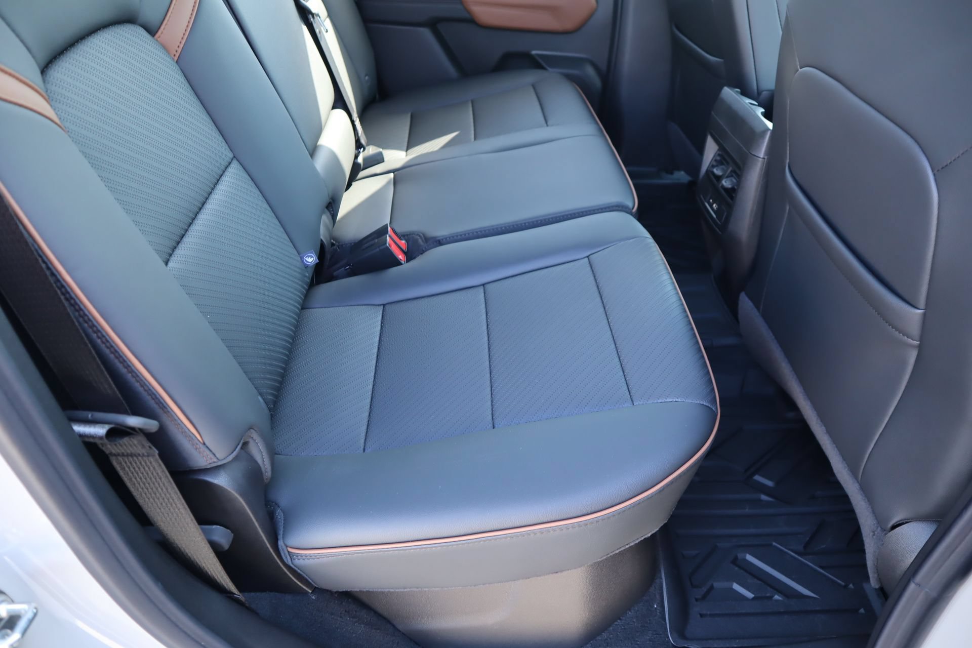 New 2026 GMC Canyon AT4 w/ AT4 Premium Package AWD/4WD image 17