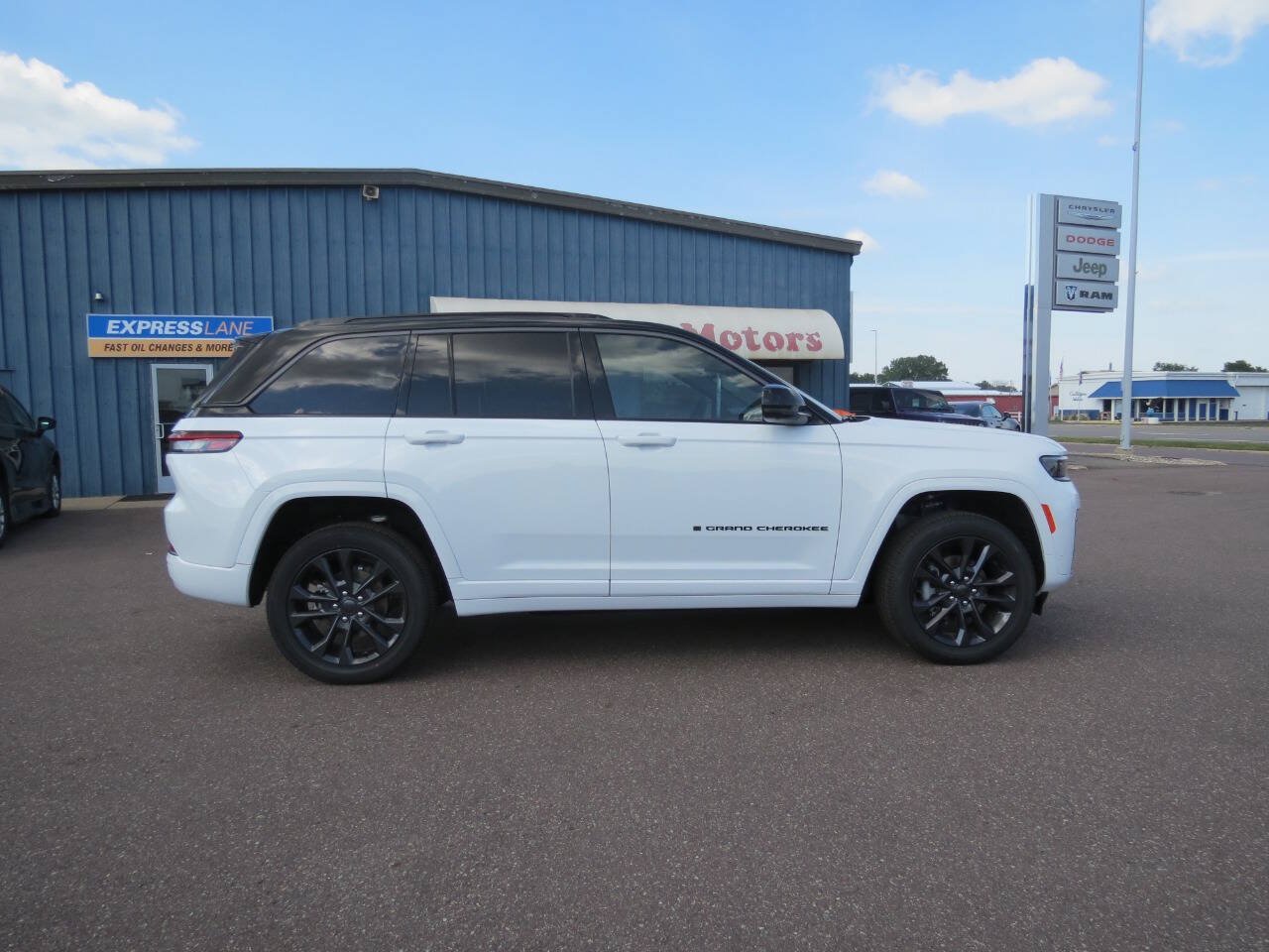 New 2026 Jeep Grand Cherokee Limited AWD/4WD image 9