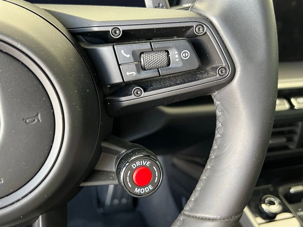 Certified 2025 Porsche 911 Carrera image 9