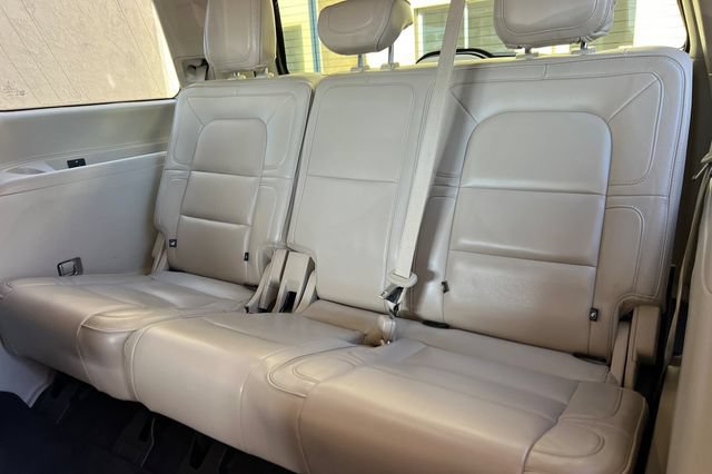Used 2019 Lincoln Navigator Select w/ Technology Package RWD image 17